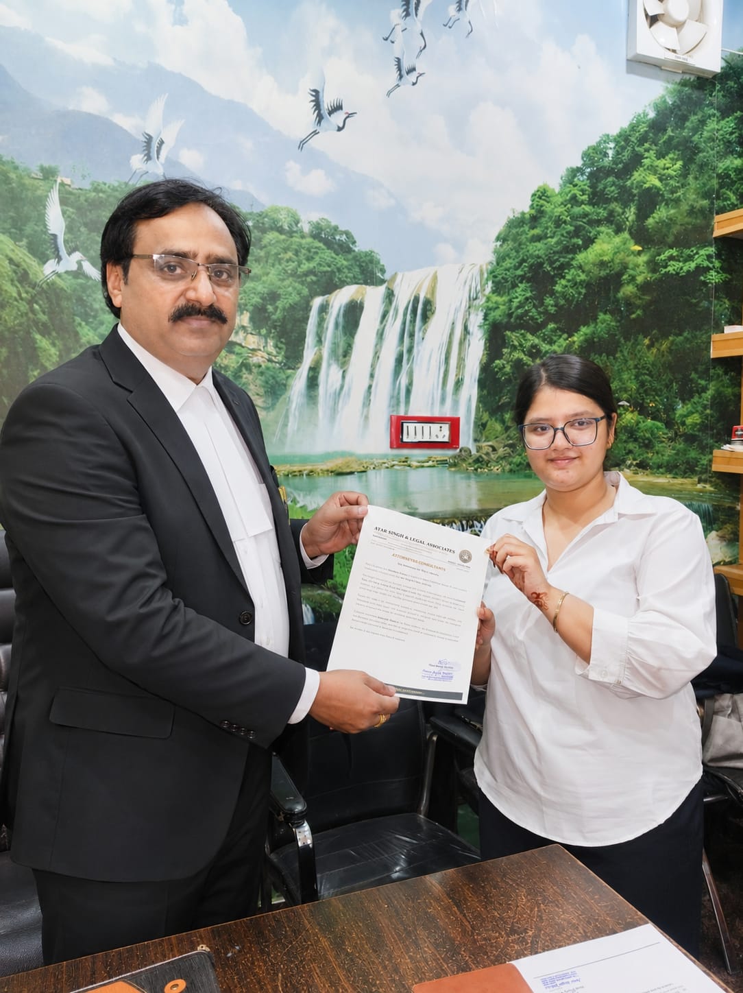 Presentation of an internship completion certificate at the chamber.